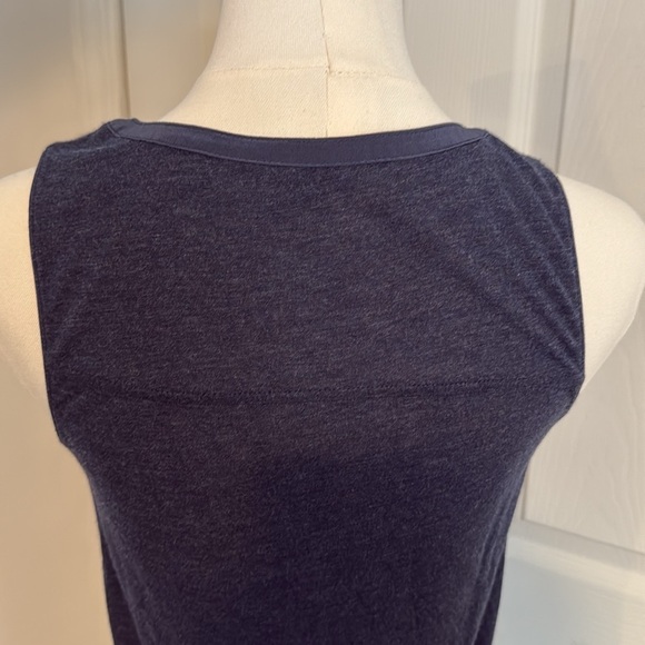 vince. Blue tank with 100% silk side stripe detail XS NWOT - Picture 5 of 11